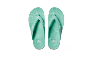 chanclas mujer en castelldefels playa