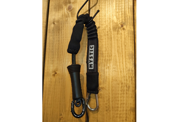 mystic short leash black
