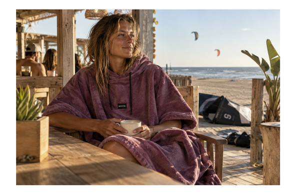 Mystic deluxe poncho on a kitesurf beach